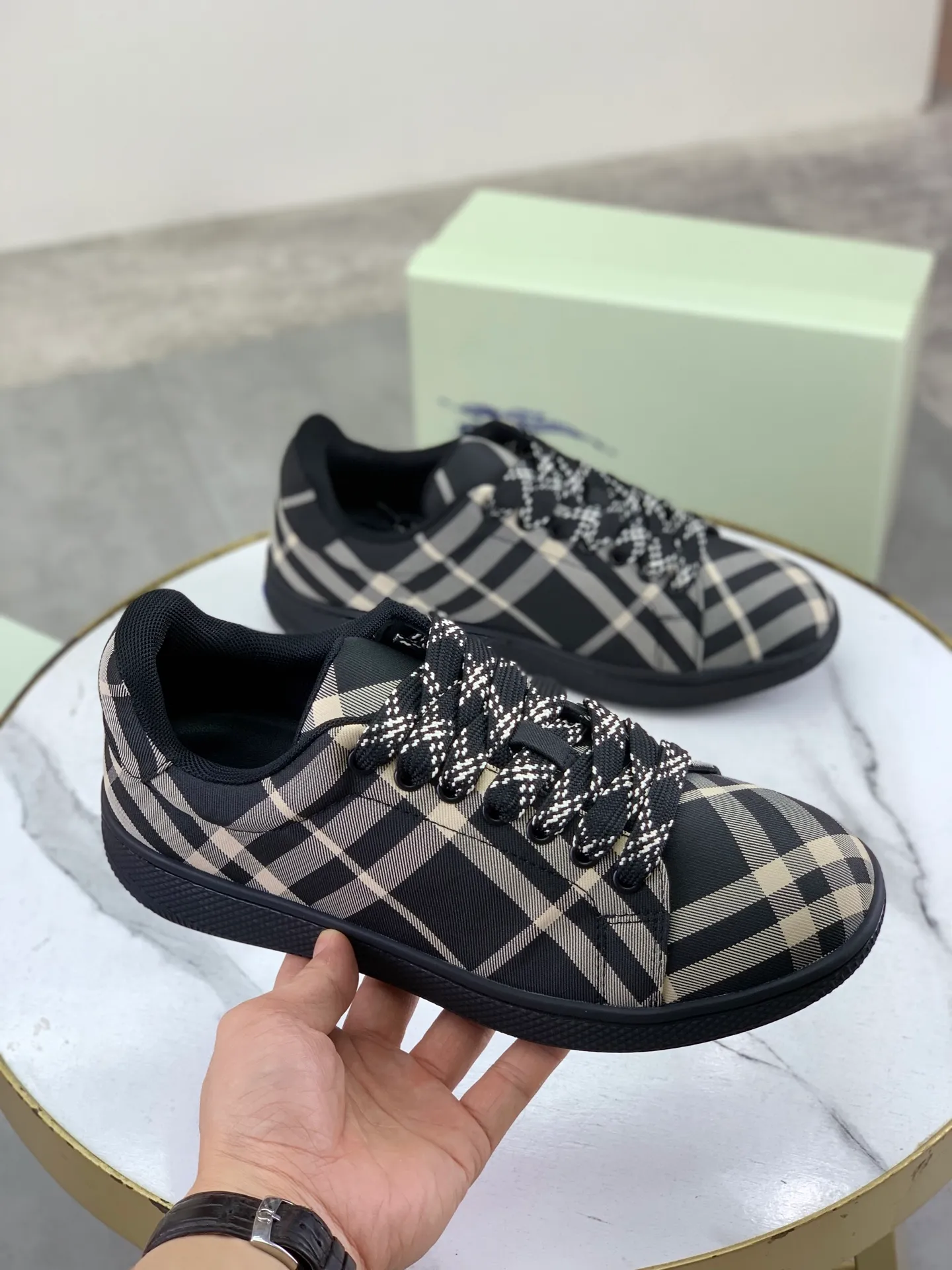 Factory price P580 [BURBERRY] Burberry - High-end quality original order - Upper: imported 🔝 original material - Lining: cowhide lining, feet; water-dyed cowhide - Outsole: ultra-light TPR rubber; two-color molded outsole - Super high quality control · Fine workmanship: highlighted (high-end, extravagance, grade) -Size: 38-46 (Male 38 46 can be customized) · Color: 4️⃣ colors available